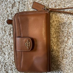 Coach wristlet.. Never used